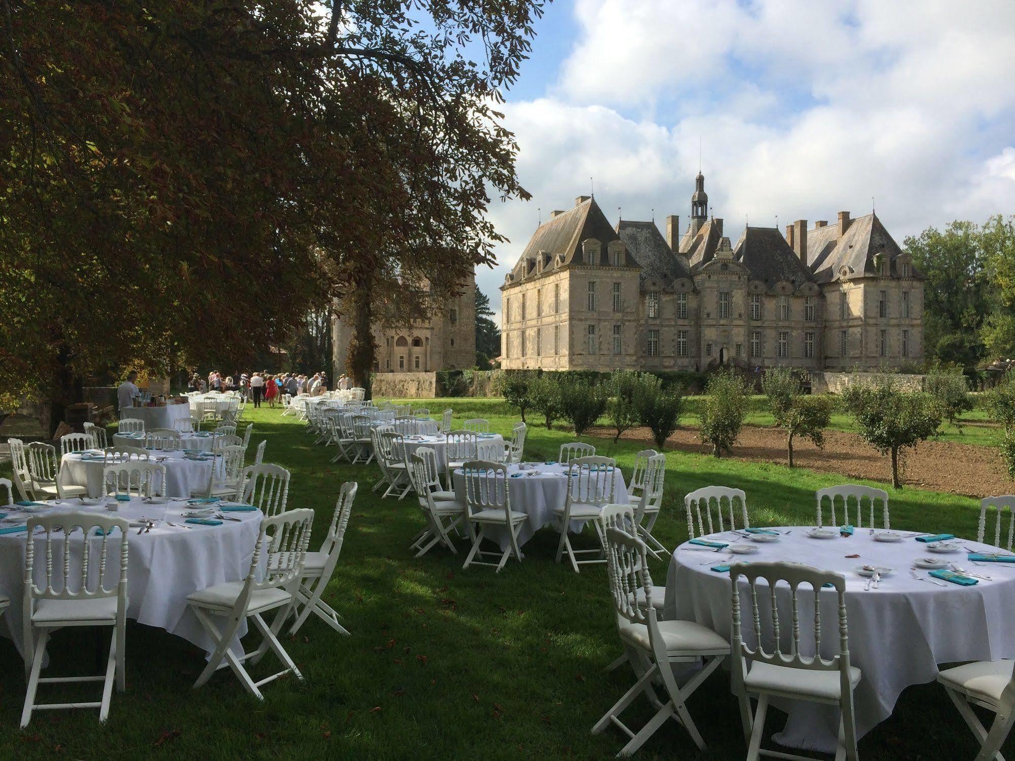 Hotel Chateau De Saint Loup Exterior foto