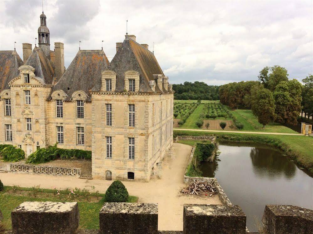 Hotel Chateau De Saint Loup Exterior foto